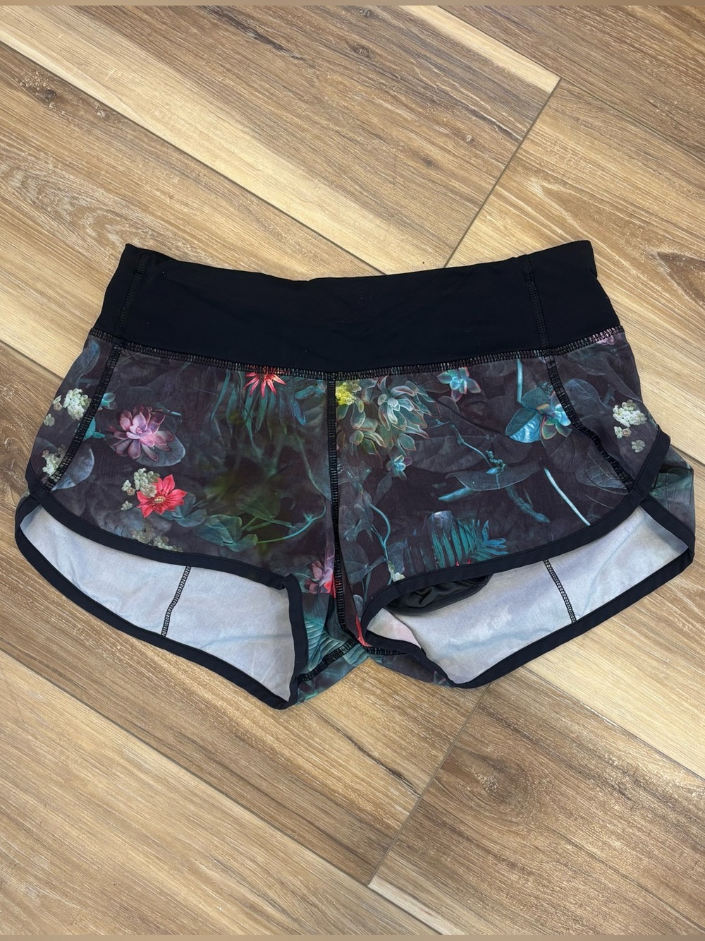 Lululemon Speed Short RARE Curious Jungle Floral Print Size 2